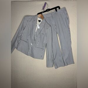Ann Taylor factory women’s size 6/6P suit set NWT
